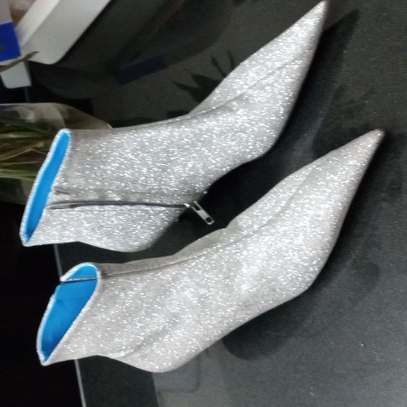 Shoes - Picture 3 of 4